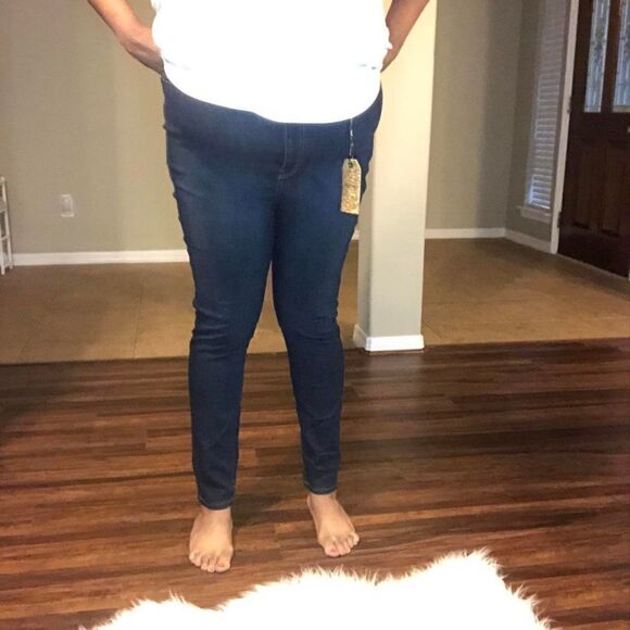 PLUS SIZE HIGH WAIST SKINNY JEAN - Picture 1 of 2
